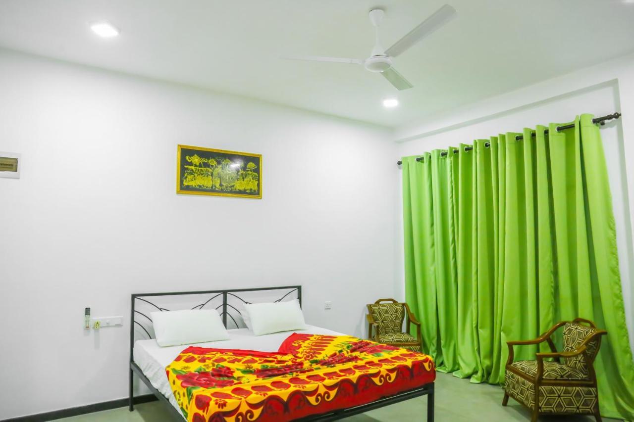 Sandy Palms Guesthouse Хиккадува Экстерьер фото