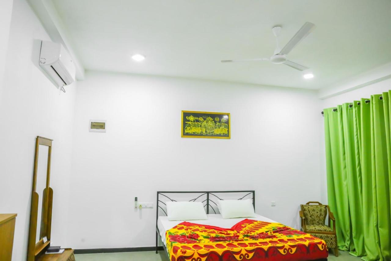 Sandy Palms Guesthouse Хиккадува Экстерьер фото