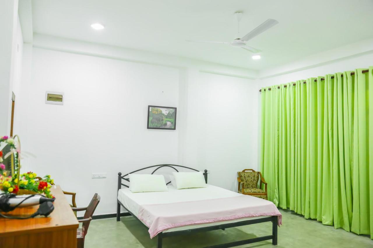 Sandy Palms Guesthouse Хиккадува Экстерьер фото
