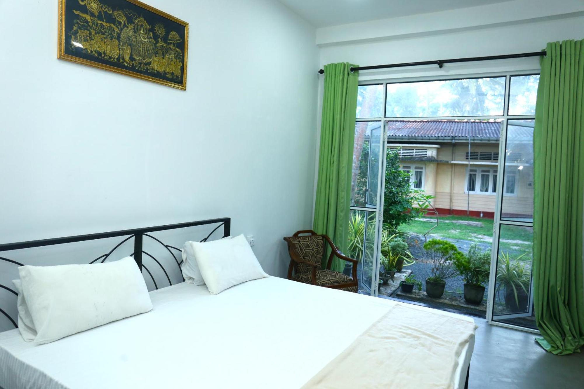 Sandy Palms Guesthouse Хиккадува Экстерьер фото