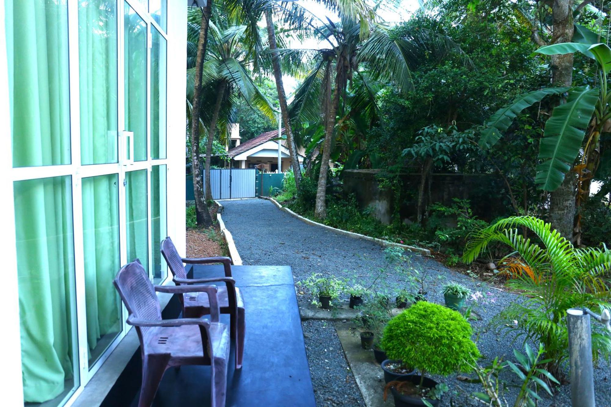 Sandy Palms Guesthouse Хиккадува Экстерьер фото