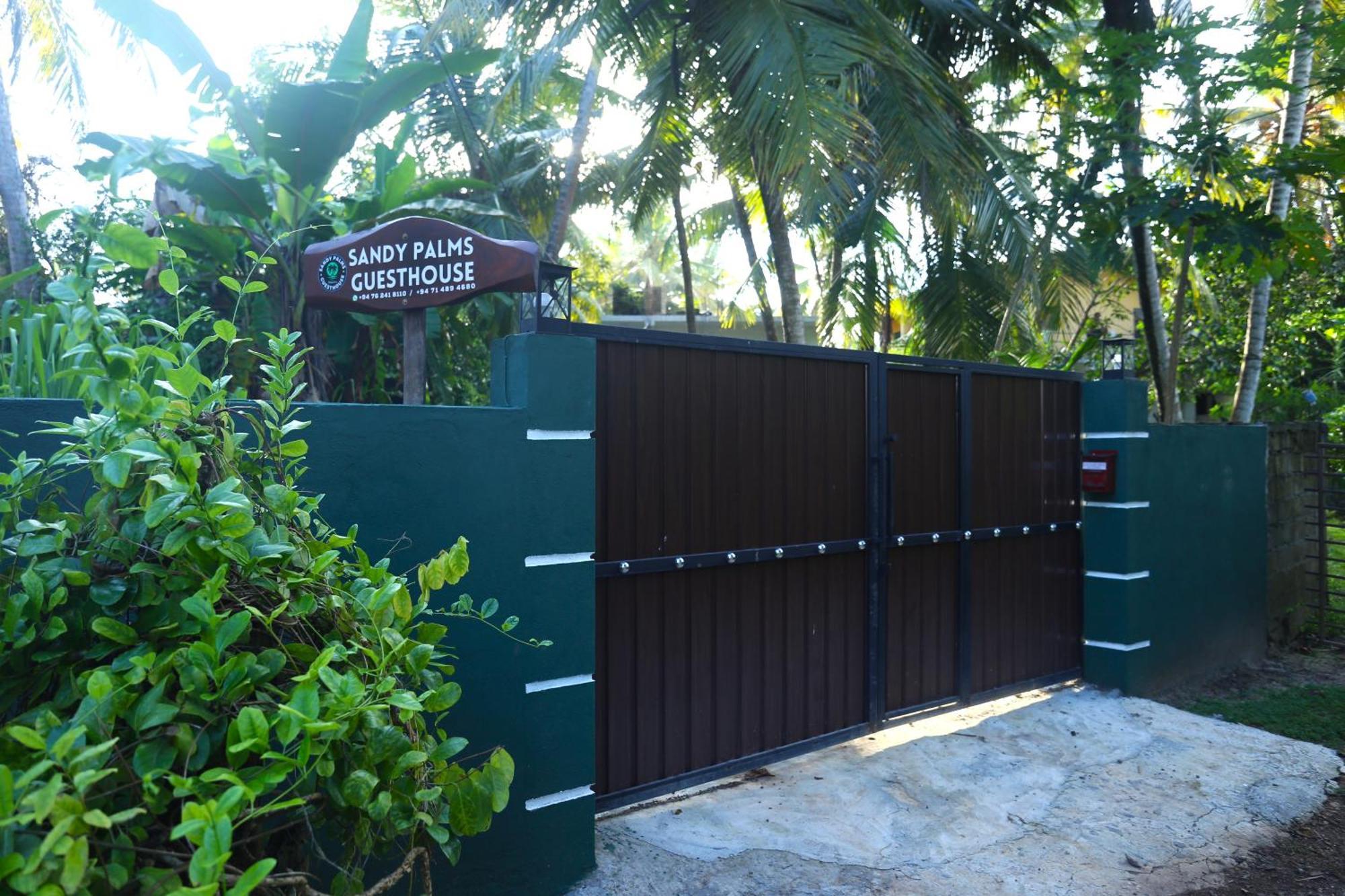 Sandy Palms Guesthouse Хиккадува Экстерьер фото