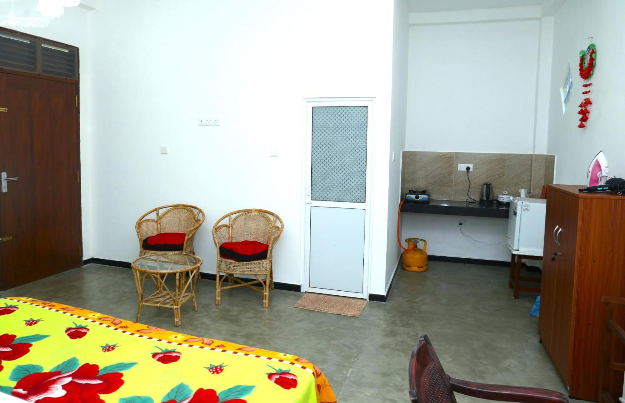 Sandy Palms Guesthouse Хиккадува Экстерьер фото