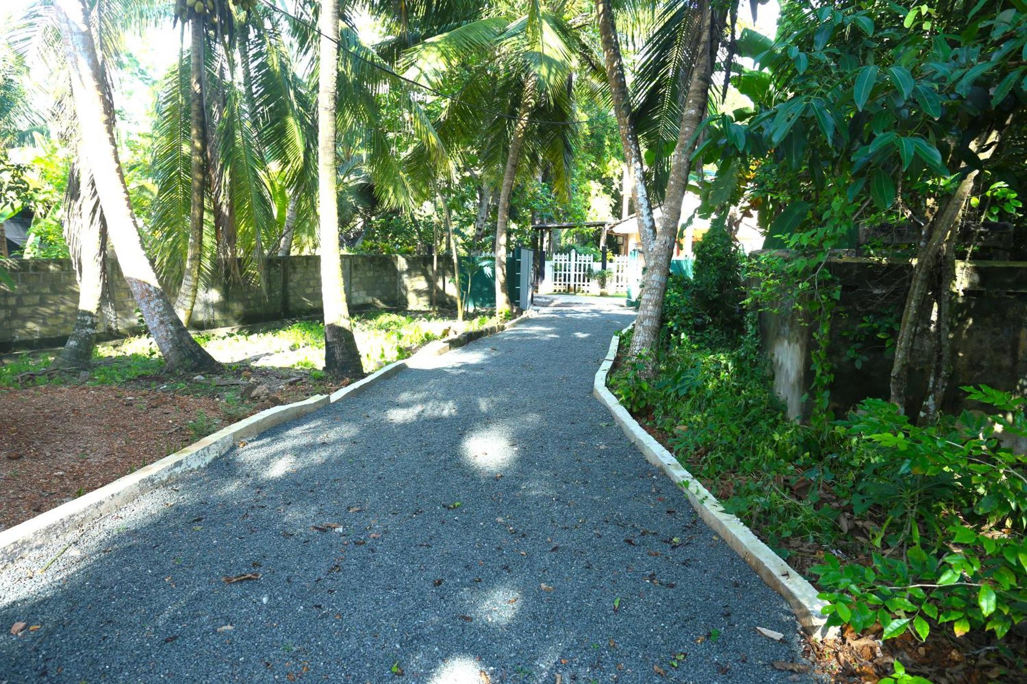 Sandy Palms Guesthouse Хиккадува Экстерьер фото