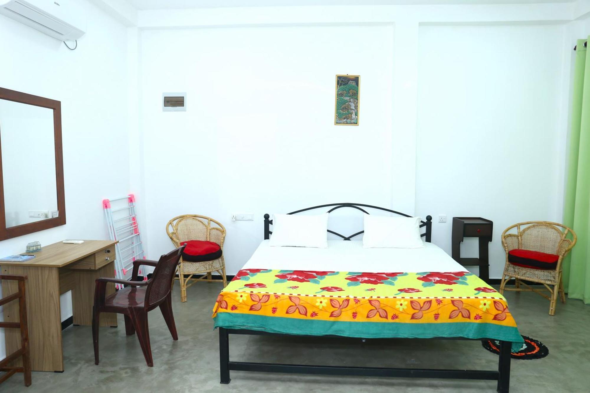 Sandy Palms Guesthouse Хиккадува Экстерьер фото