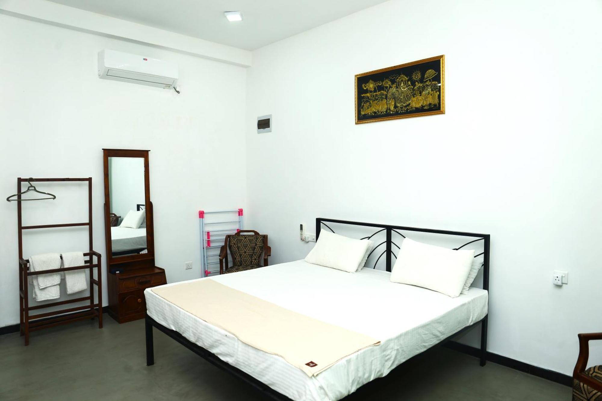 Sandy Palms Guesthouse Хиккадува Экстерьер фото