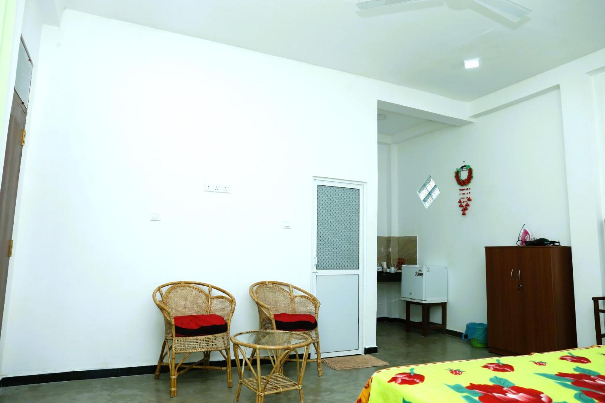 Sandy Palms Guesthouse Хиккадува Экстерьер фото