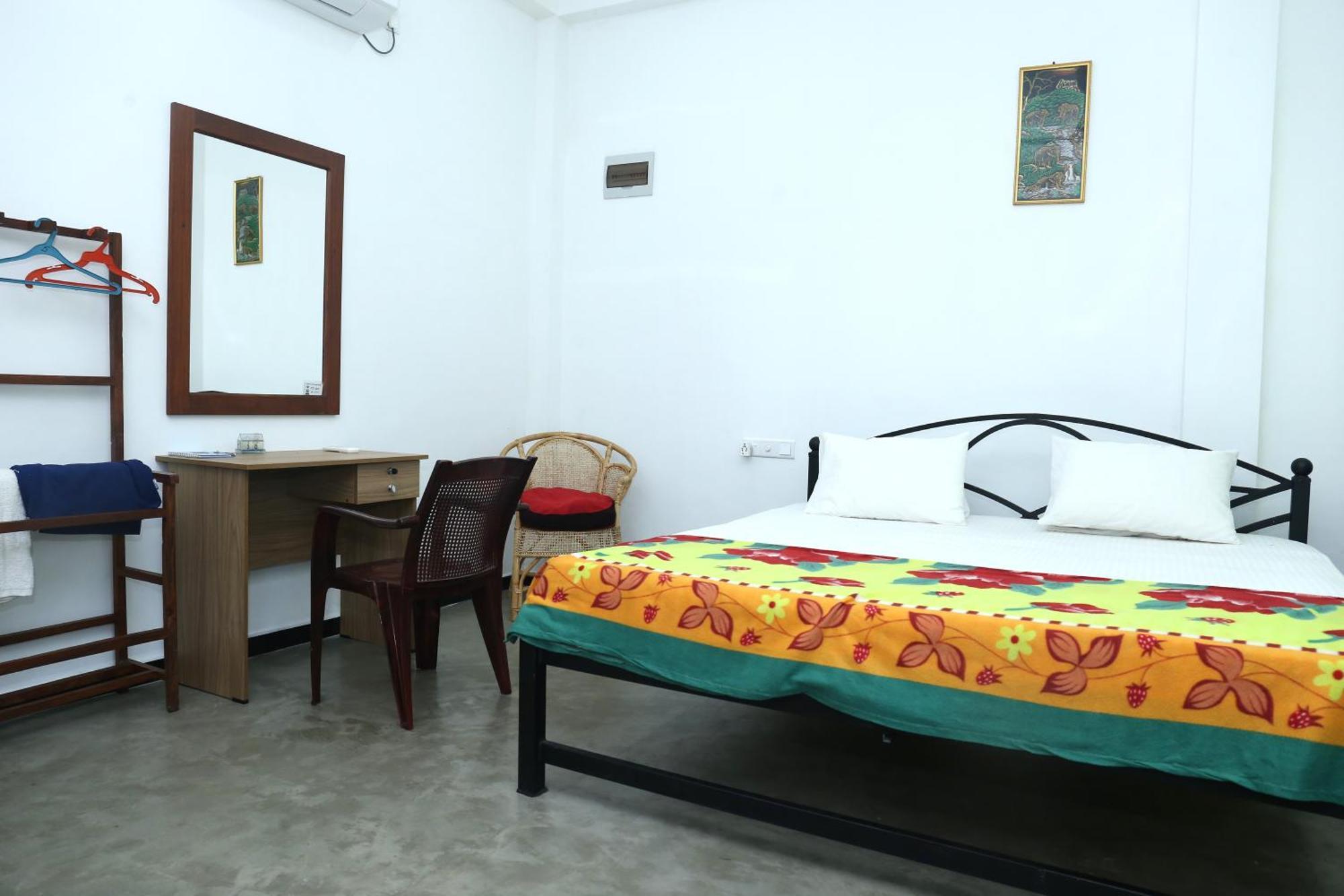 Sandy Palms Guesthouse Хиккадува Экстерьер фото
